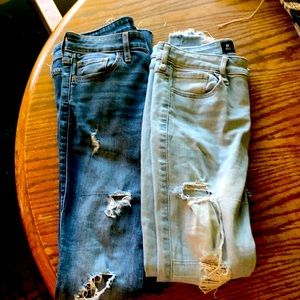 2 Hollister hi-rise super skinny jeans; 1 crop 1 not. Both included in price!